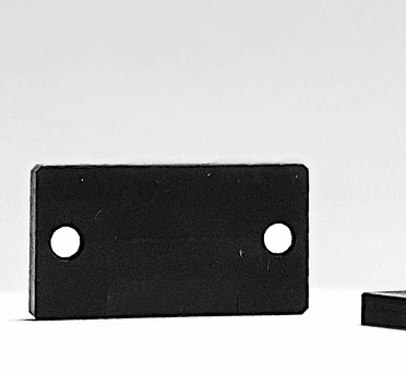 Placa metálica con perforaciones